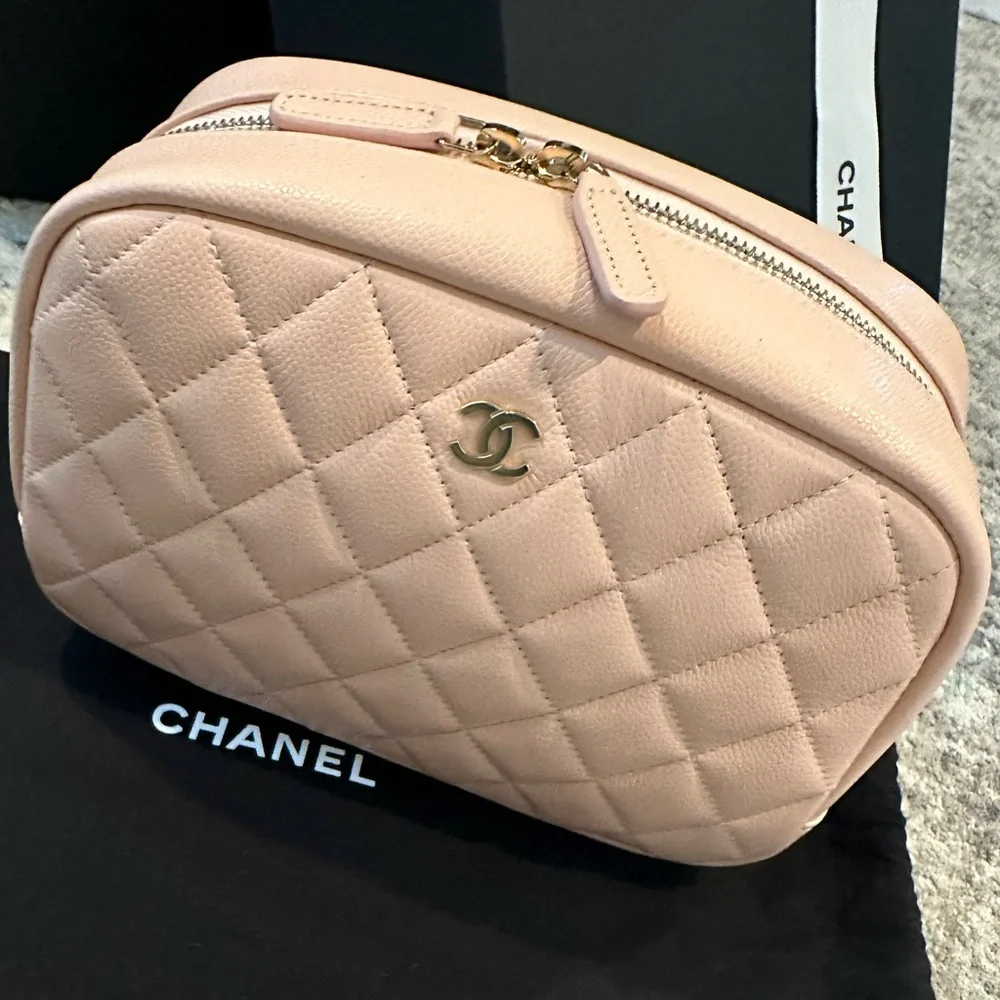 Chanel Caviar Leather Curved Classic Case in Blush